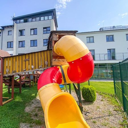 Hotel Milosz Restauracja, Basen Dla Dzieci, Sala Zabaw, Silownia Karthaus Exterior foto