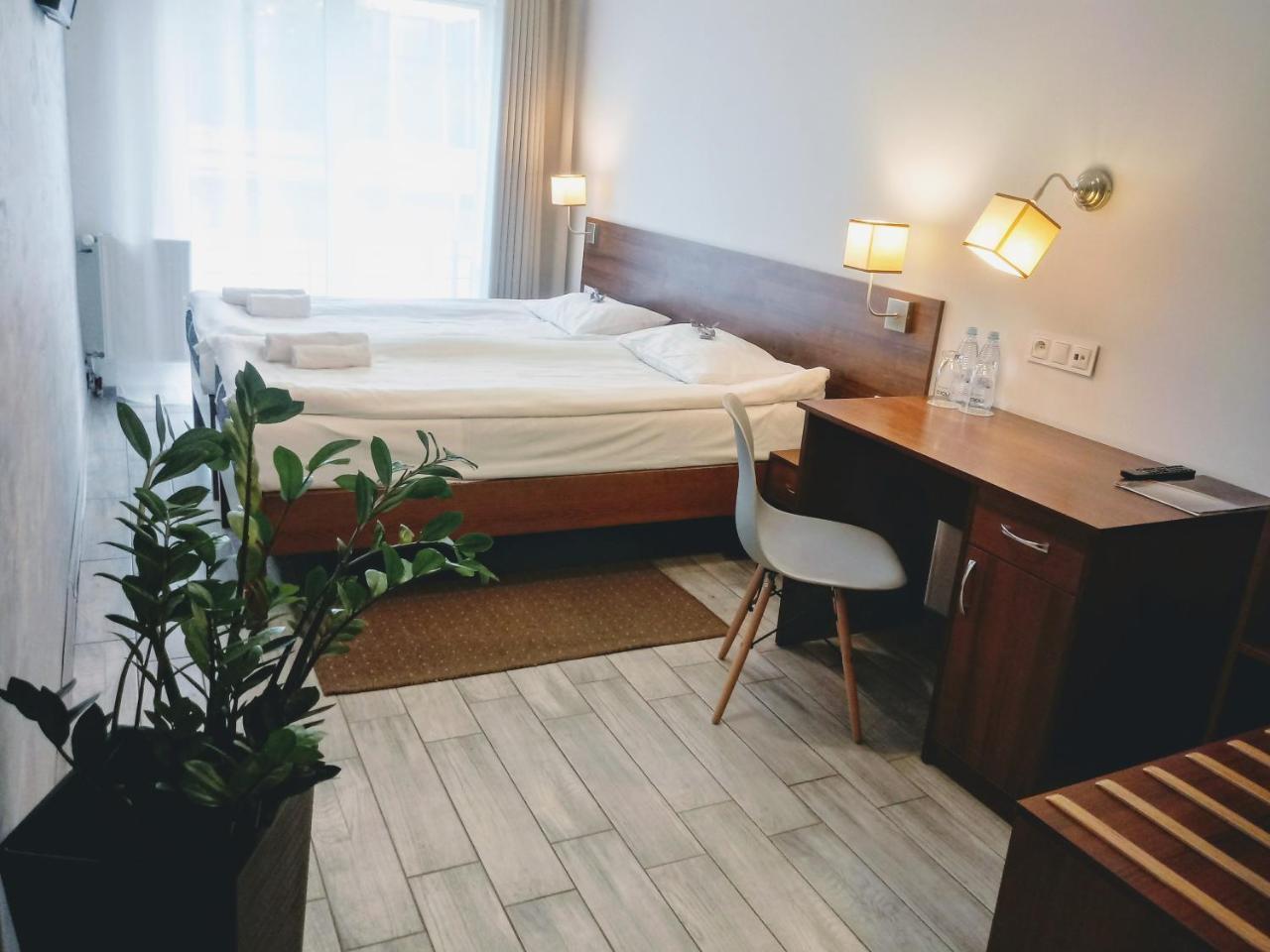 Hotel Milosz Restauracja, Basen Dla Dzieci, Sala Zabaw, Silownia Karthaus Exterior foto